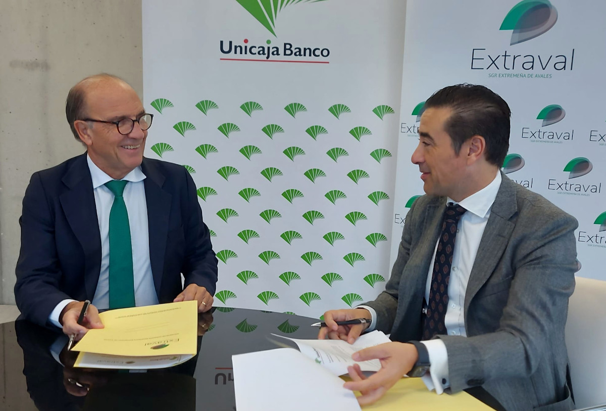 Unicaja Banco y Extraval renuevan su acuerdo para destinar una línea de préstamos con avales que faciliten la financiación de las pymes extremeñas